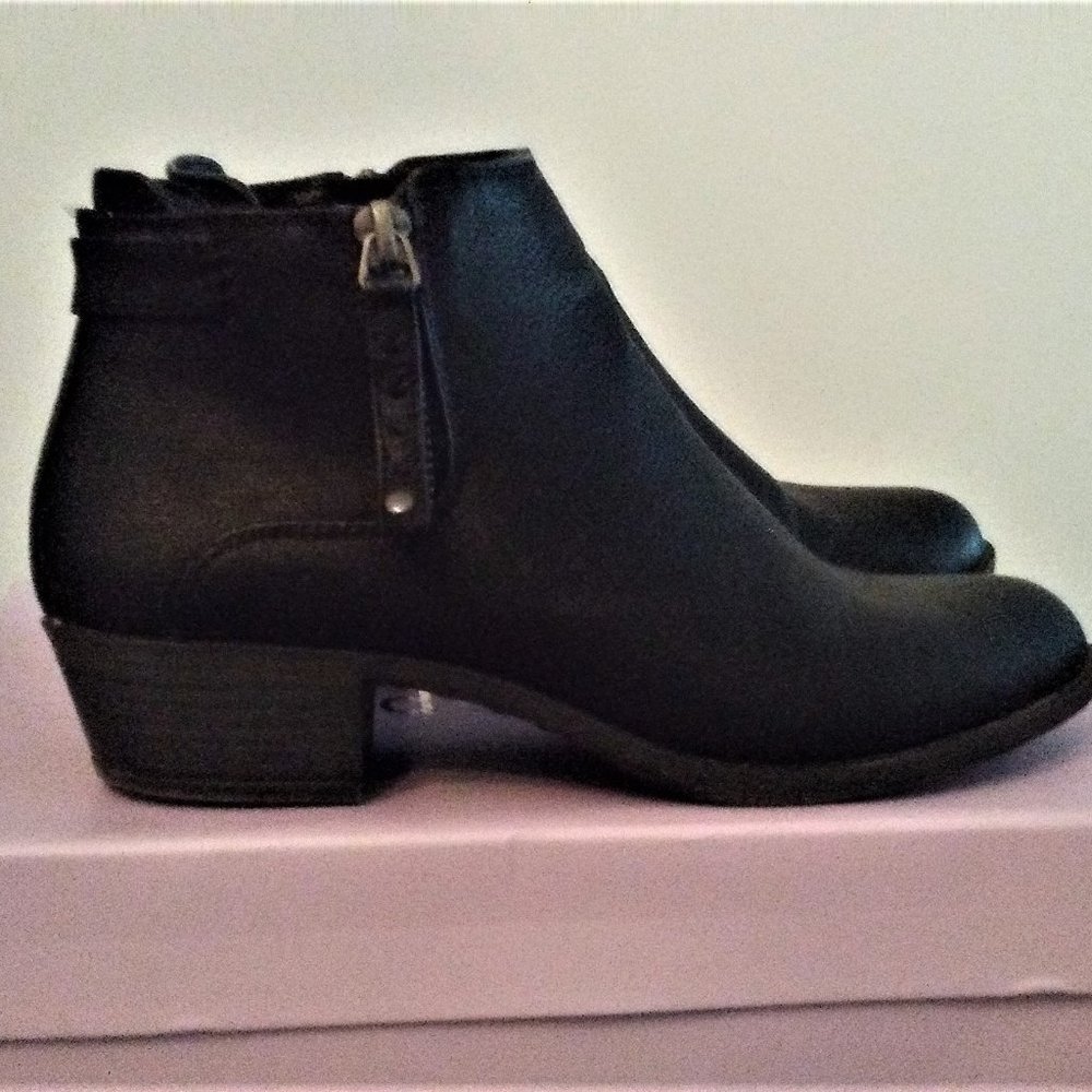 Madden Girl Black Bronco Ankle Boots, size 6.5
